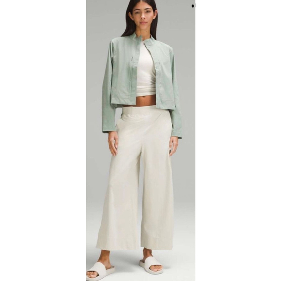 Lululemon Pants - NWOT Lululemon Stretch Woven Wide-Leg High-Rise Cropped Pant Beige M